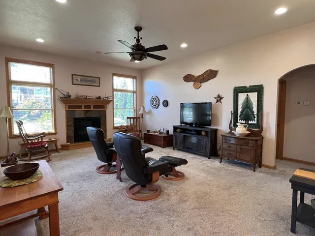 $385,000 | 801 Derek Lane, Viroqua, WI 54665