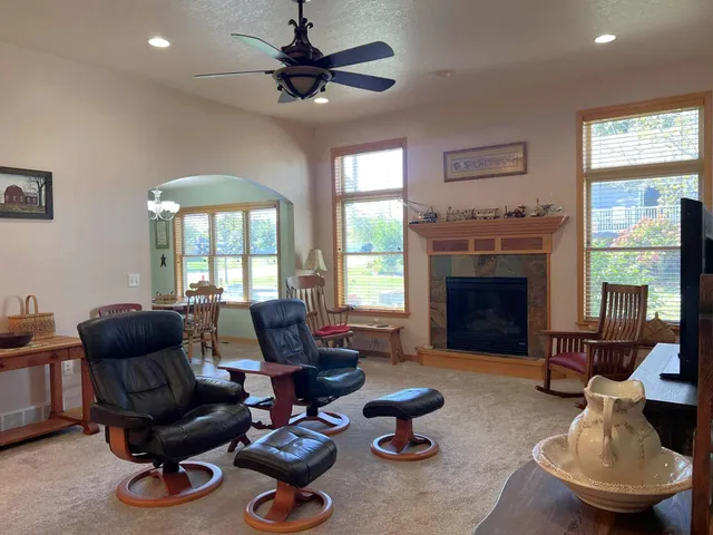 $385,000 | 801 Derek Lane, Viroqua, WI 54665
