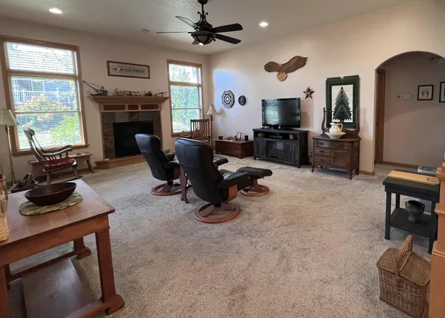 $385,000 | 801 Derek Lane, Viroqua, WI 54665