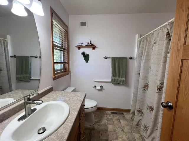 $385,000 | 801 Derek Lane, Viroqua, WI 54665