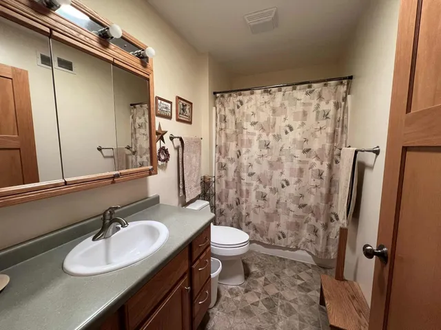 $385,000 | 801 Derek Lane, Viroqua, WI 54665