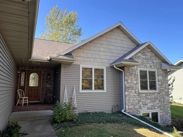 $385,000 | 801 Derek Lane, Viroqua, WI 54665