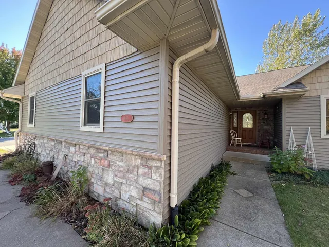 $385,000 | 801 Derek Lane, Viroqua, WI 54665