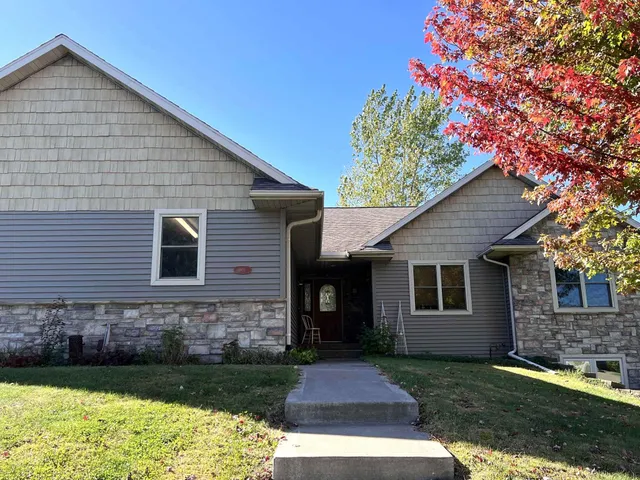 $385,000 | 801 Derek Lane, Viroqua, WI 54665