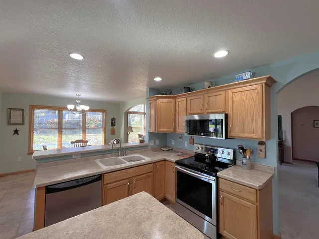 $385,000 | 801 Derek Lane, Viroqua, WI 54665