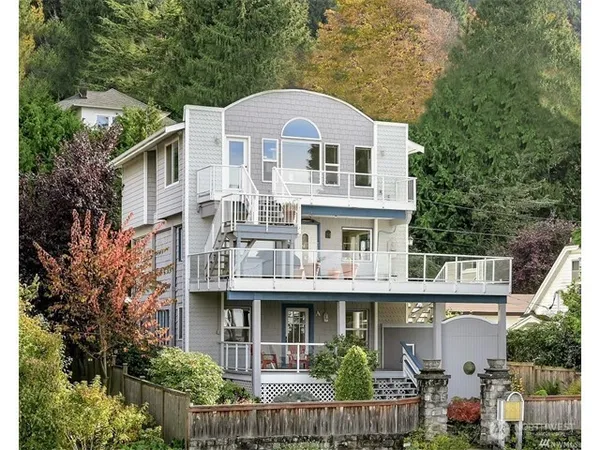 $1,600 | 4022 59th Avenue Southwest, Unit C, Seattle, WA 98116