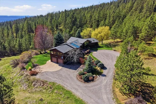 $829,950 | 8206 West Bernhill Road, Spokane, WA 99208