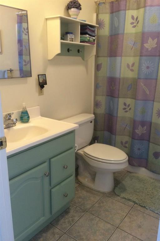 85 Lakeview Road West Boothbay Harbor, ME 04575 - Photo 14 of 24 The bathroom, with fiberglass...