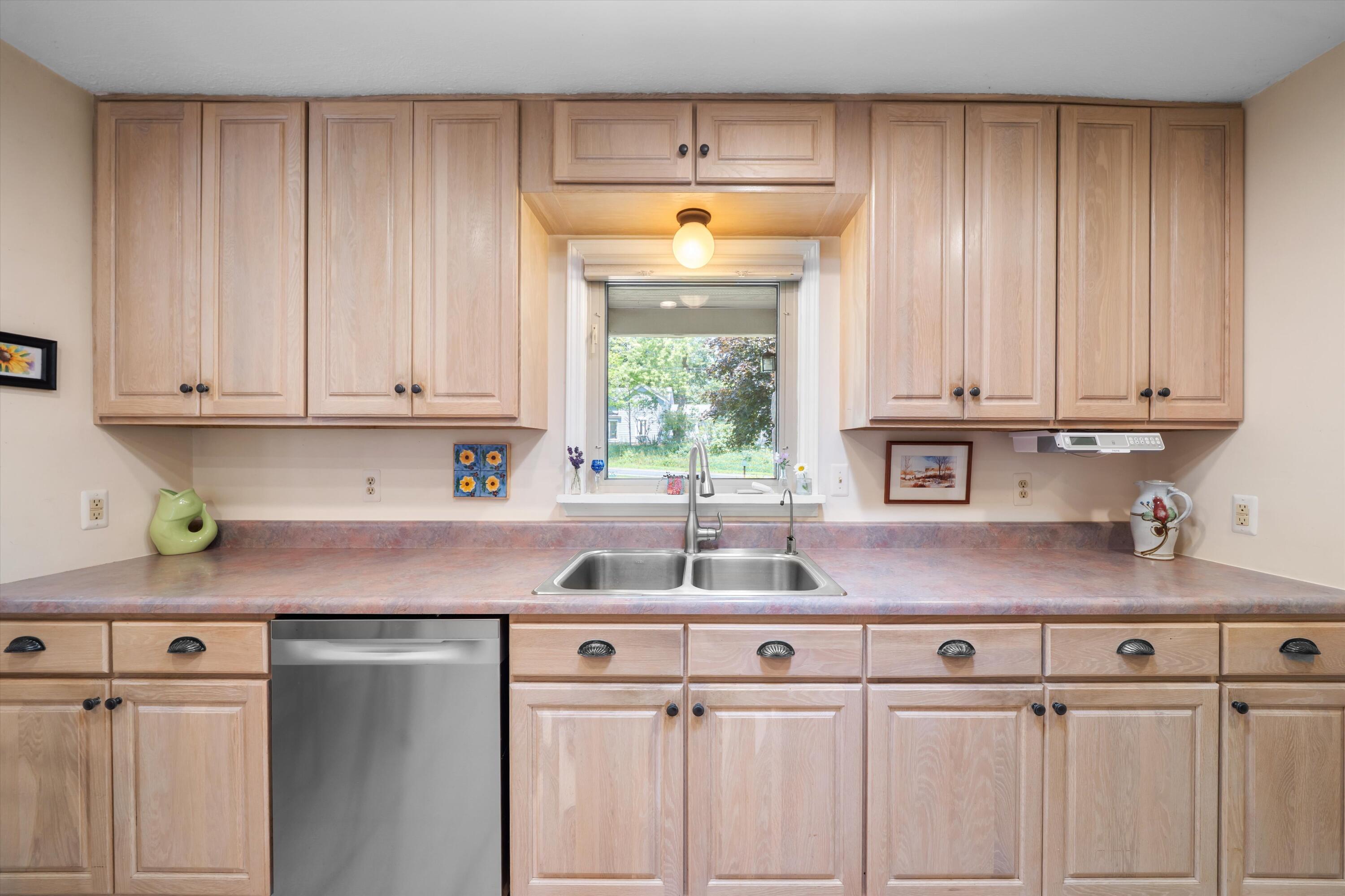 16009 Cavanaugh Lake Road Chelsea, MI 48118 - Photo 6 of 56 Kitchen