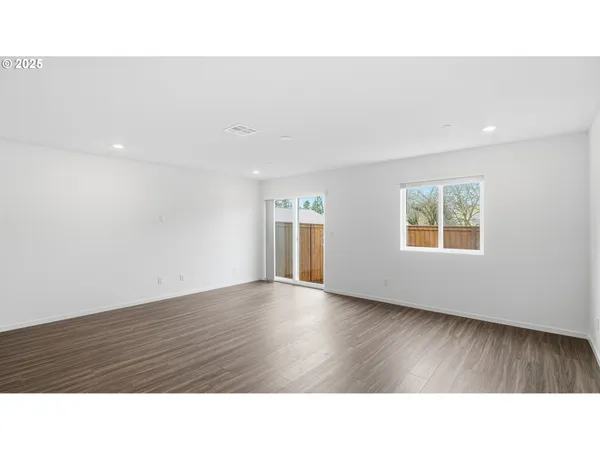 $359,900 | 1588 Northwest Laura Vista Drive, Albany, OR 97321