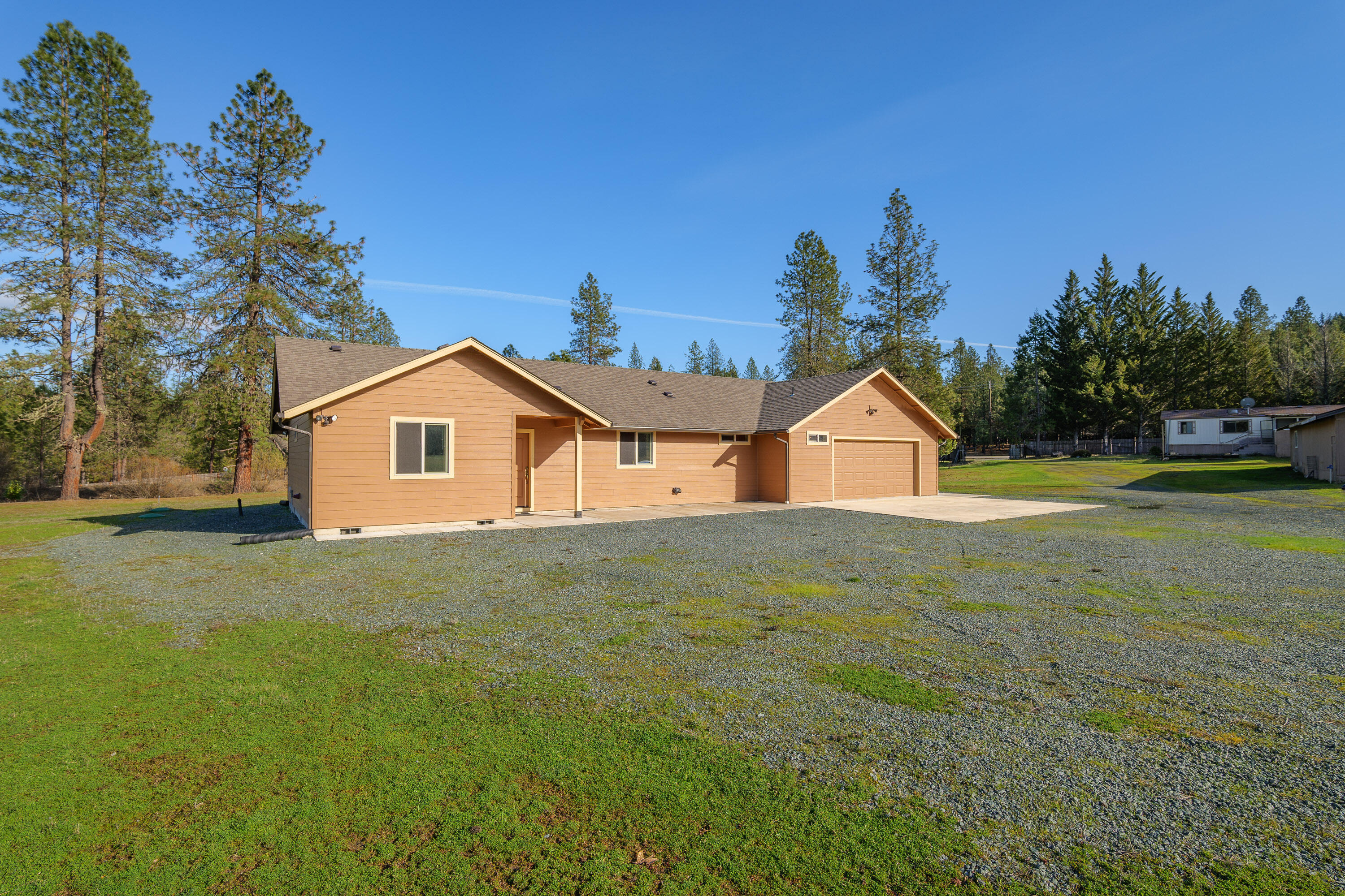 2410 Robertson Bridge Road Grants Pass, OR 97526 - Photo 6 of 46 RB Final (9)