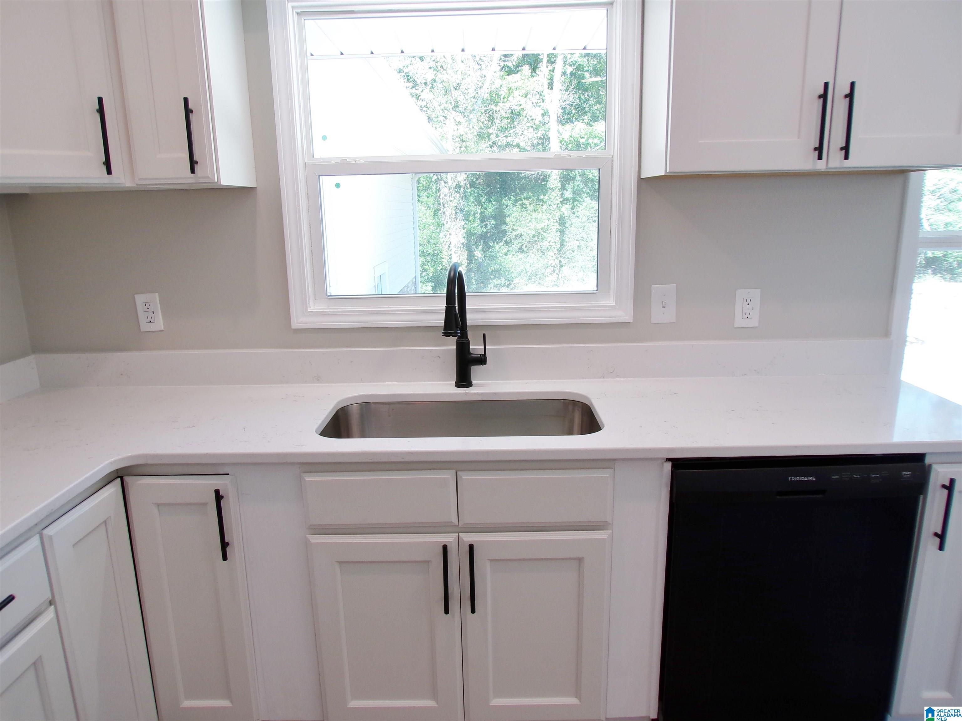 7 Christopher Way Anniston, AL 36207 - Photo 8 of 100