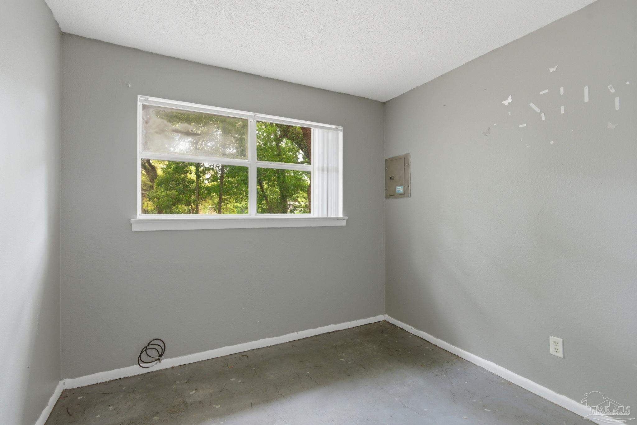 4482 Rochelle Drive Pensacola, FL 32505 - Photo 20 of 30 an empty room with a window