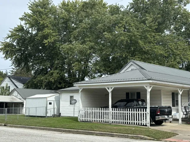 $139,900 | 500 East Maple Street, Washington, IN 47501