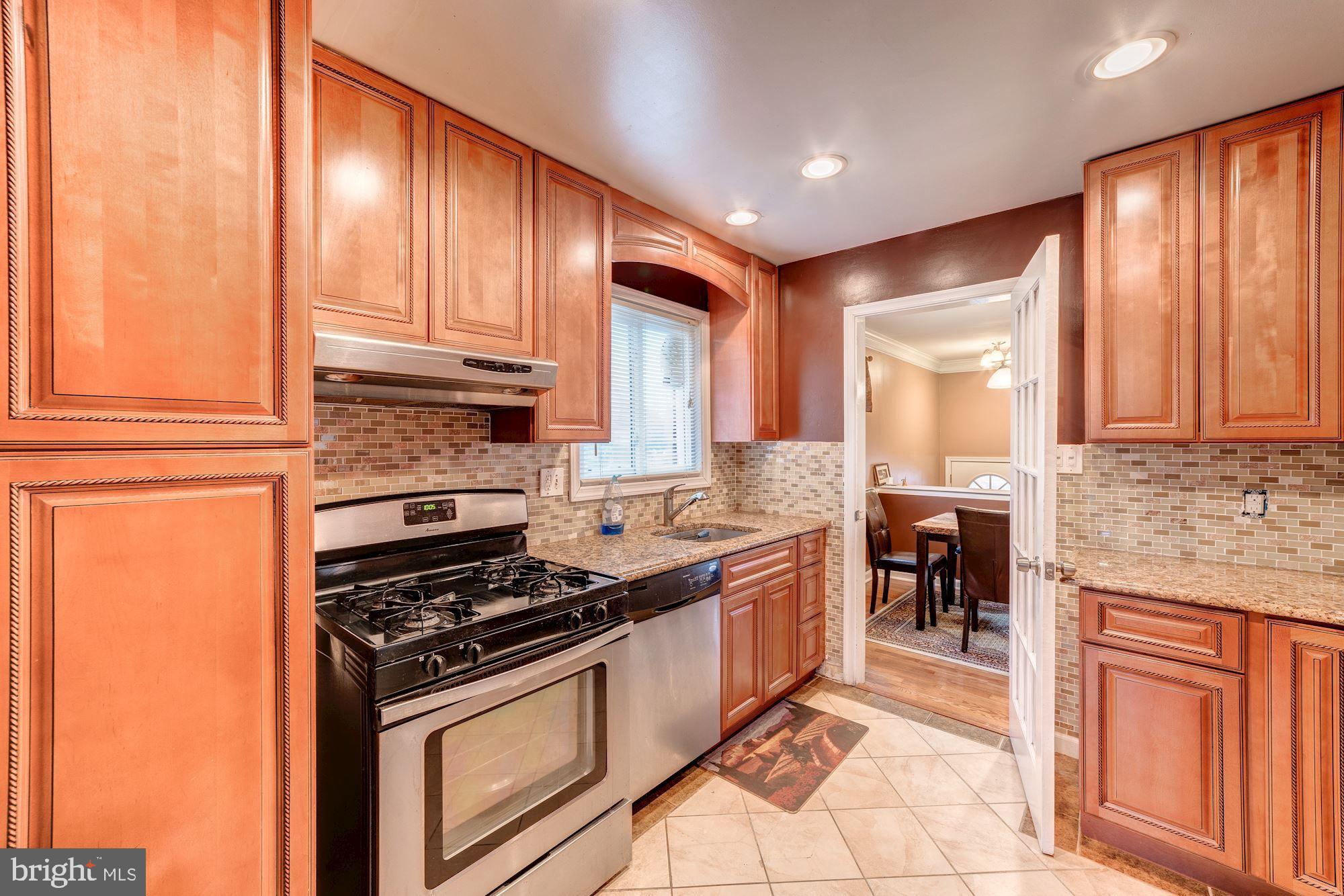 7108 Evanston Road Springfield, VA 22150 - Photo 4 of 29