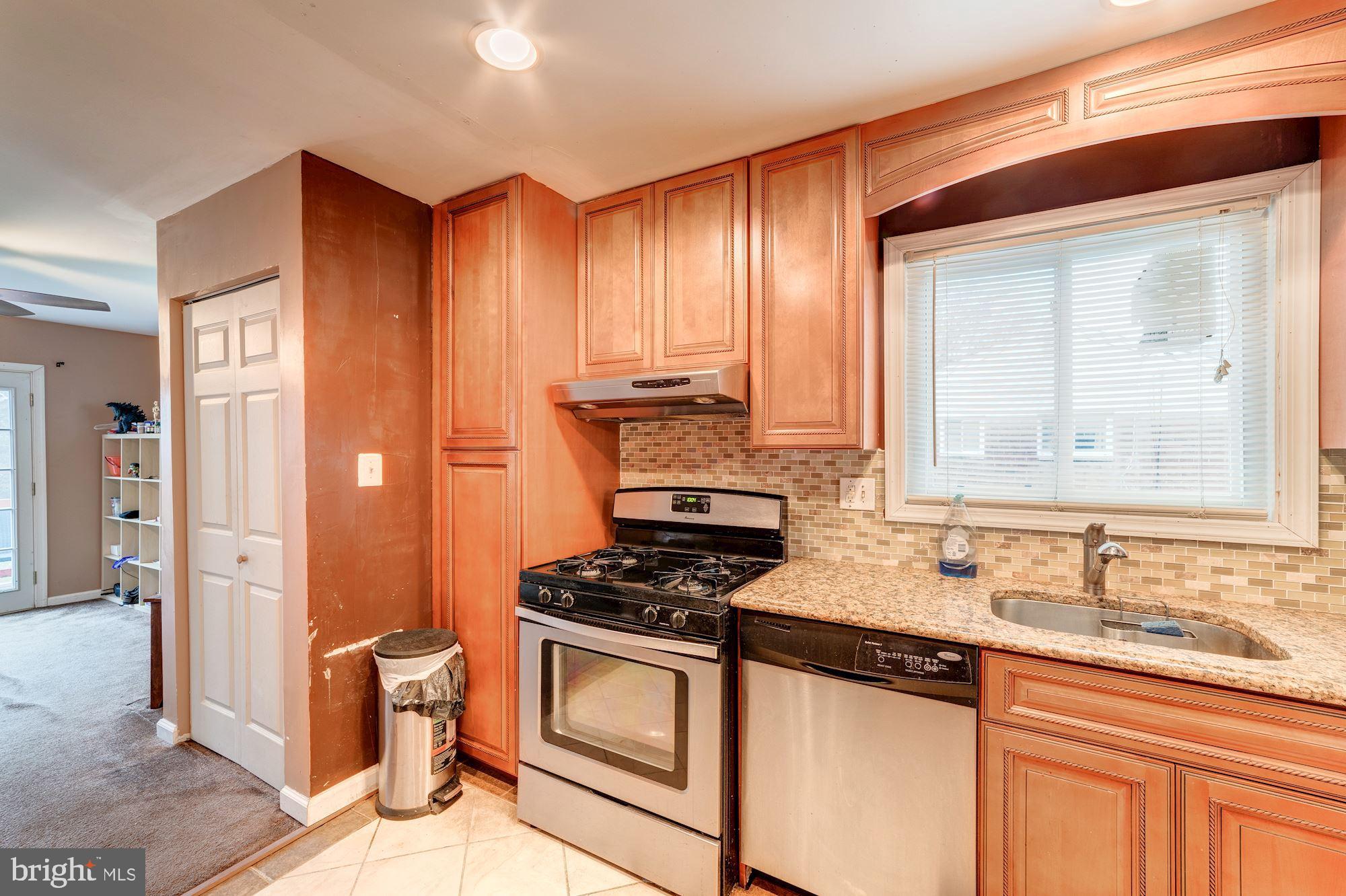 7108 Evanston Road Springfield, VA 22150 - Photo 5 of 29