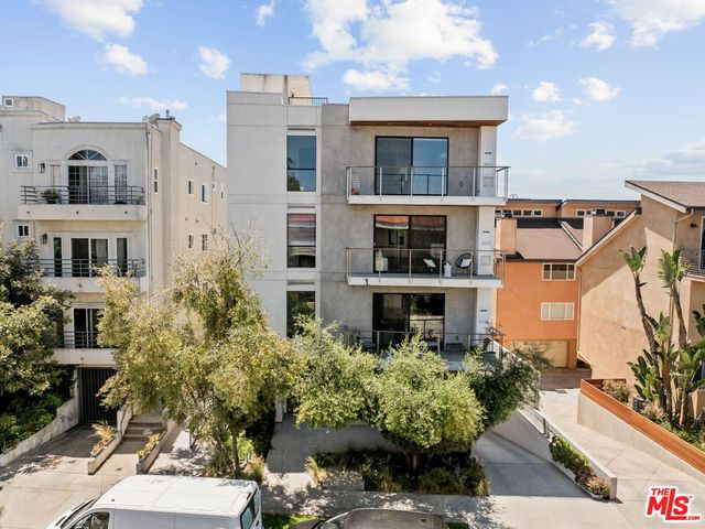 $990,000 | 3981 Moore Street, Unit 302, Los Angeles, CA 90066