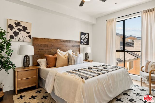 $990,000 | 3981 Moore Street, Unit 302, Los Angeles, CA 90066