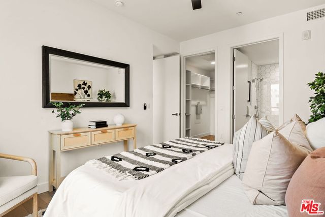 $990,000 | 3981 Moore Street, Unit 302, Los Angeles, CA 90066