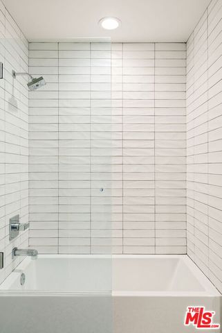 $990,000 | 3981 Moore Street, Unit 302, Los Angeles, CA 90066