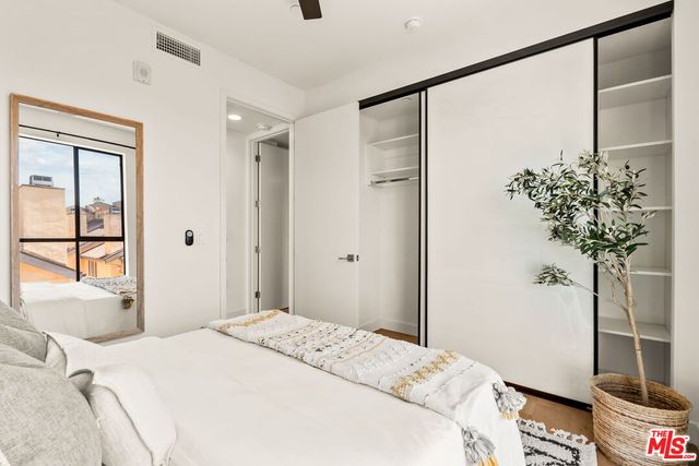 $990,000 | 3981 Moore Street, Unit 302, Los Angeles, CA 90066