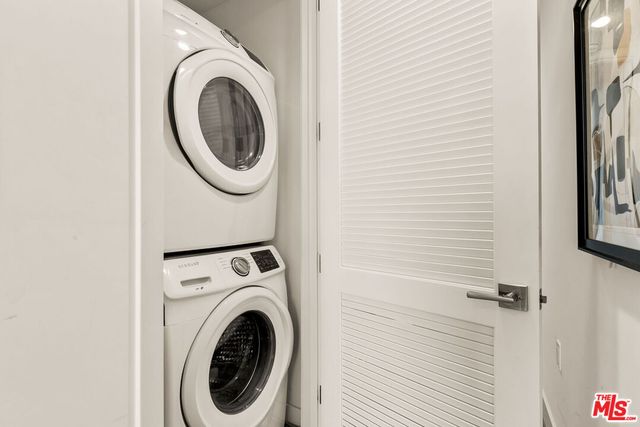 $990,000 | 3981 Moore Street, Unit 302, Los Angeles, CA 90066