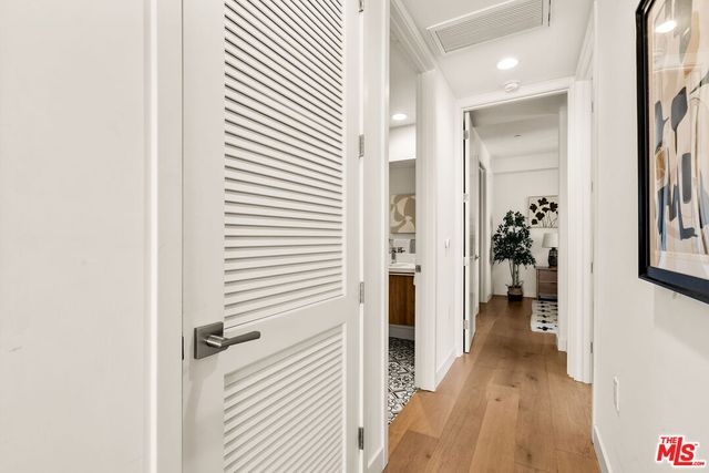 $990,000 | 3981 Moore Street, Unit 302, Los Angeles, CA 90066