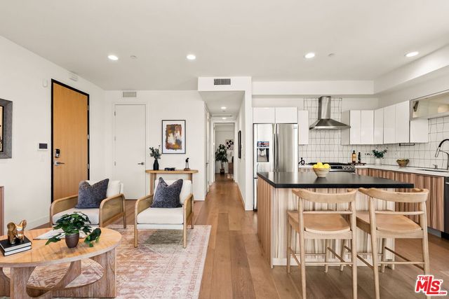 $990,000 | 3981 Moore Street, Unit 302, Los Angeles, CA 90066