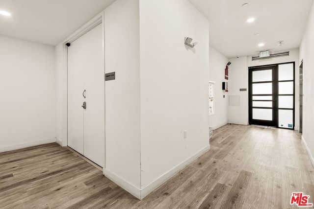 $990,000 | 3981 Moore Street, Unit 302, Los Angeles, CA 90066