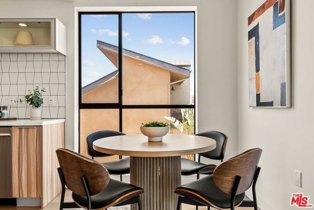 $990,000 | 3981 Moore Street, Unit 302, Los Angeles, CA 90066