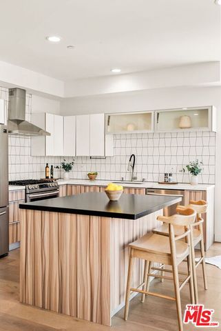 $990,000 | 3981 Moore Street, Unit 302, Los Angeles, CA 90066