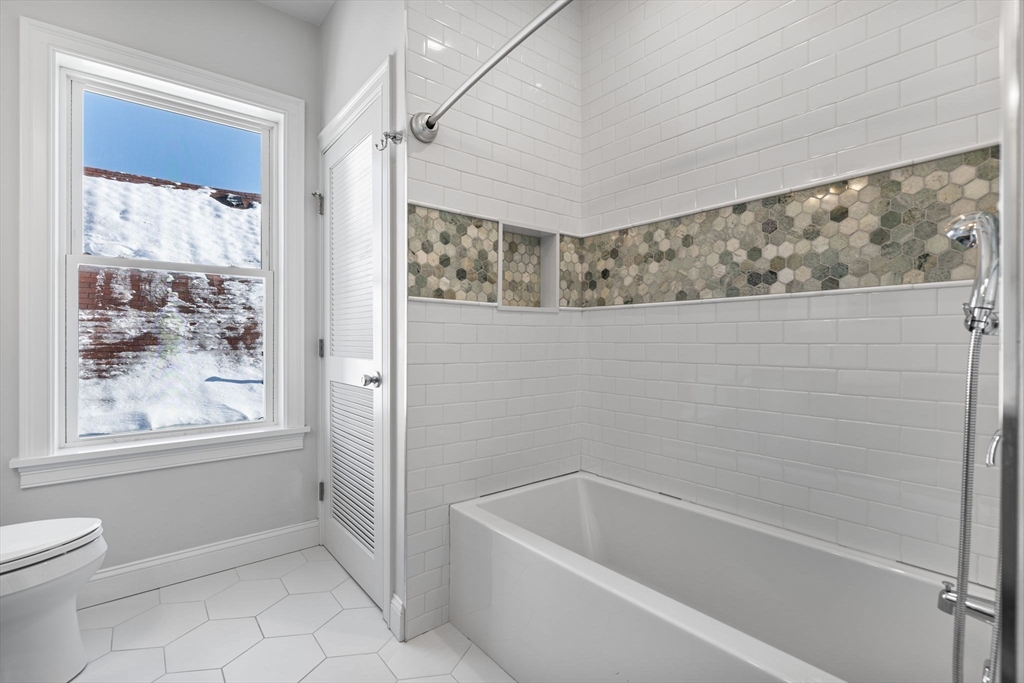 83 Centre Street, Unit 2 Boston, MA 02124 - Photo 16 of 27