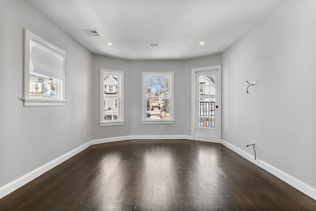 83 Centre Street, Unit 2 Boston, MA 02124 - Photo 4 of 27