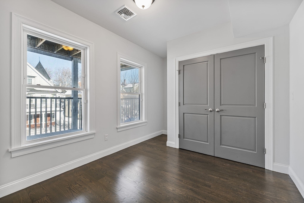 83 Centre Street, Unit 2 Boston, MA 02124 - Photo 6 of 27