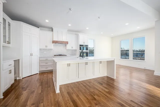 $589,950 | 1942 Edgewood Drive, Leavenworth, KS 66048