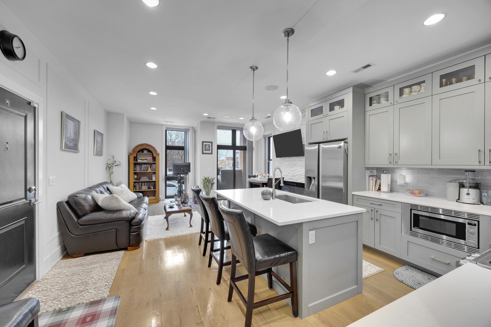 4226 South Ellis Avenue, Unit 1S Chicago, IL 60653 - Photo 3 of 14