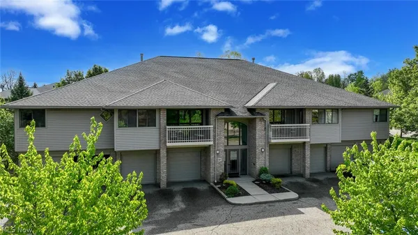 $204,500 | 3800 Rosemont Boulevard, Unit 107D, Akron, OH 44333