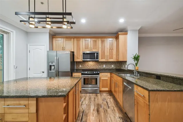 $3,850 | 3183 Bayshore Oaks Drive, Tampa, FL 33611