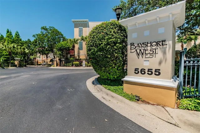 $3,850 | 3183 Bayshore Oaks Drive, Tampa, FL 33611