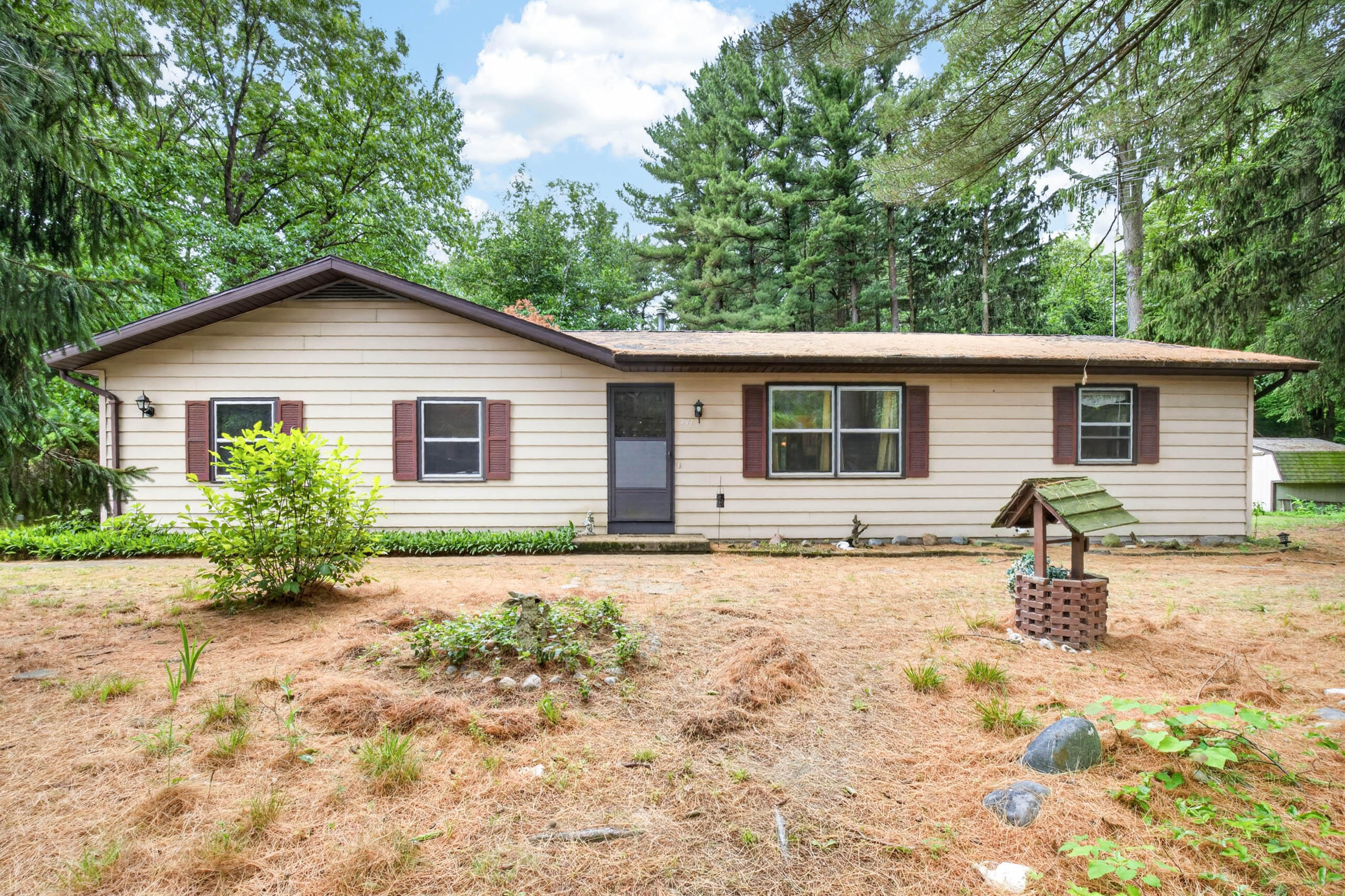 239 Pine Ridge Road Battle Creek, MI 49017 - Photo 2 of 45 239 Pine Ridge Rd, Battle Creek, MI 4901