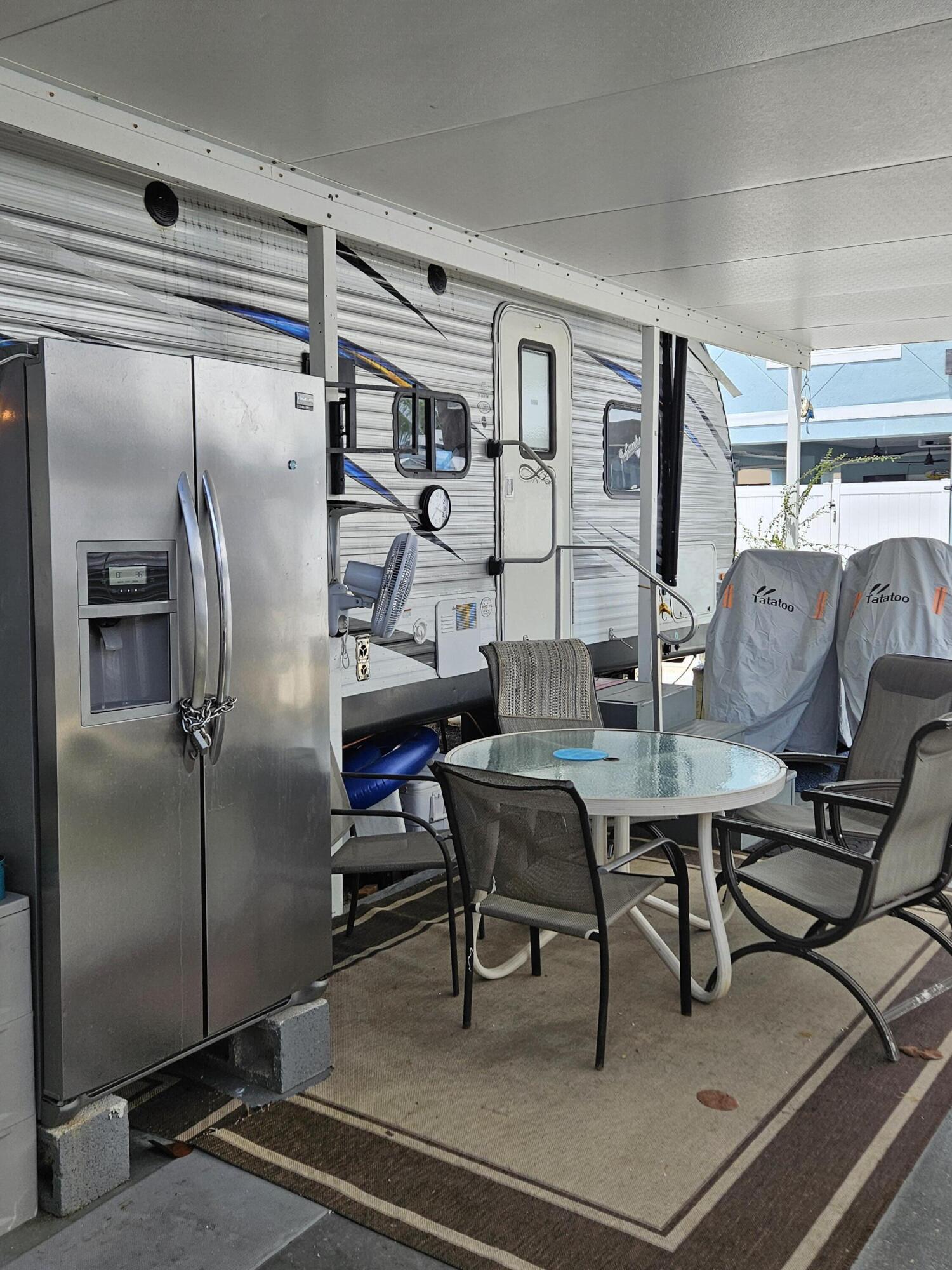 325 Calusa Street, Unit 259 Key Largo, FL 33037 - Photo 5 of 12 a dining room with furniture