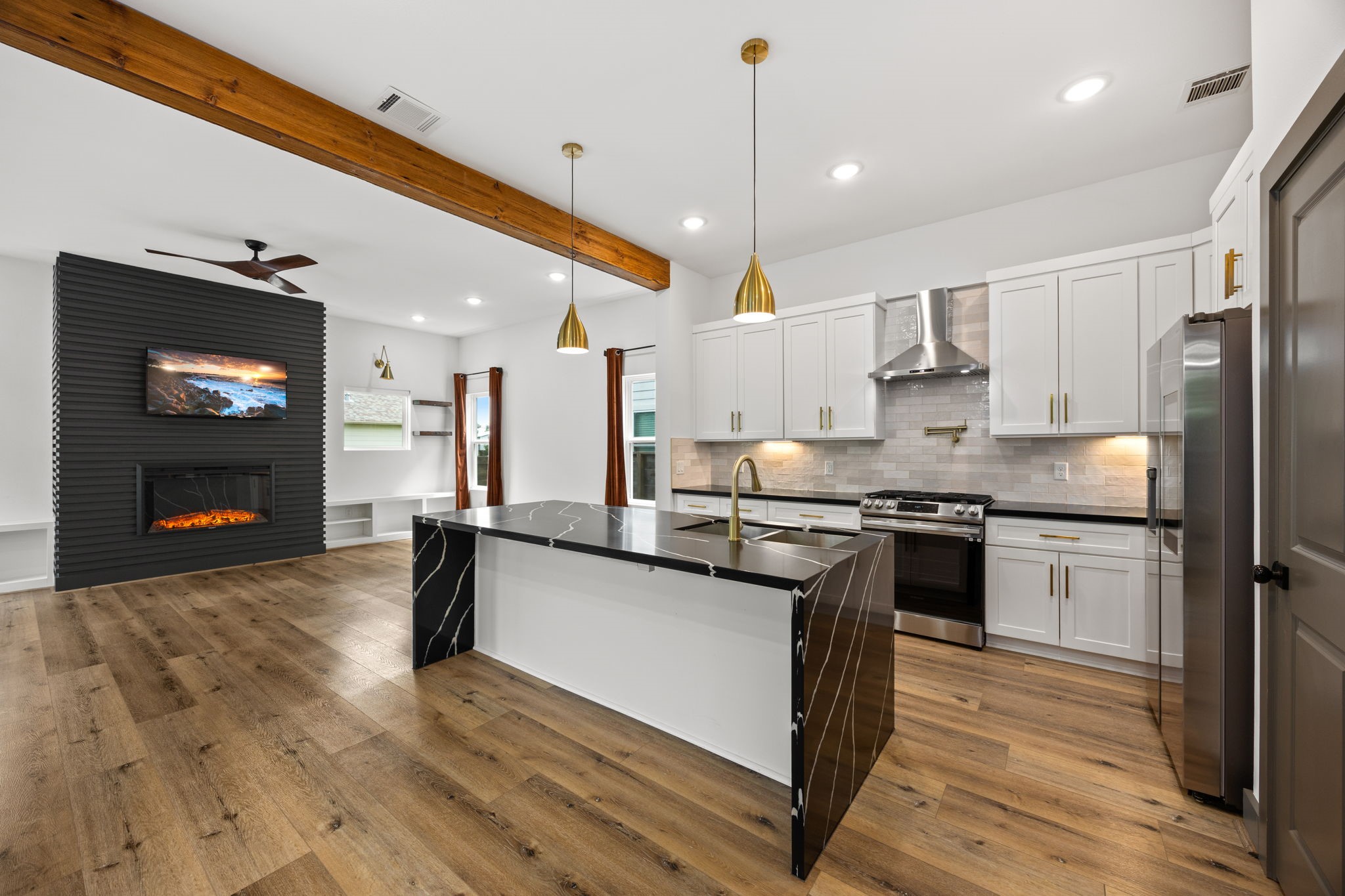 731 East 40th Street Houston, TX 77022 - Photo 7 of 28