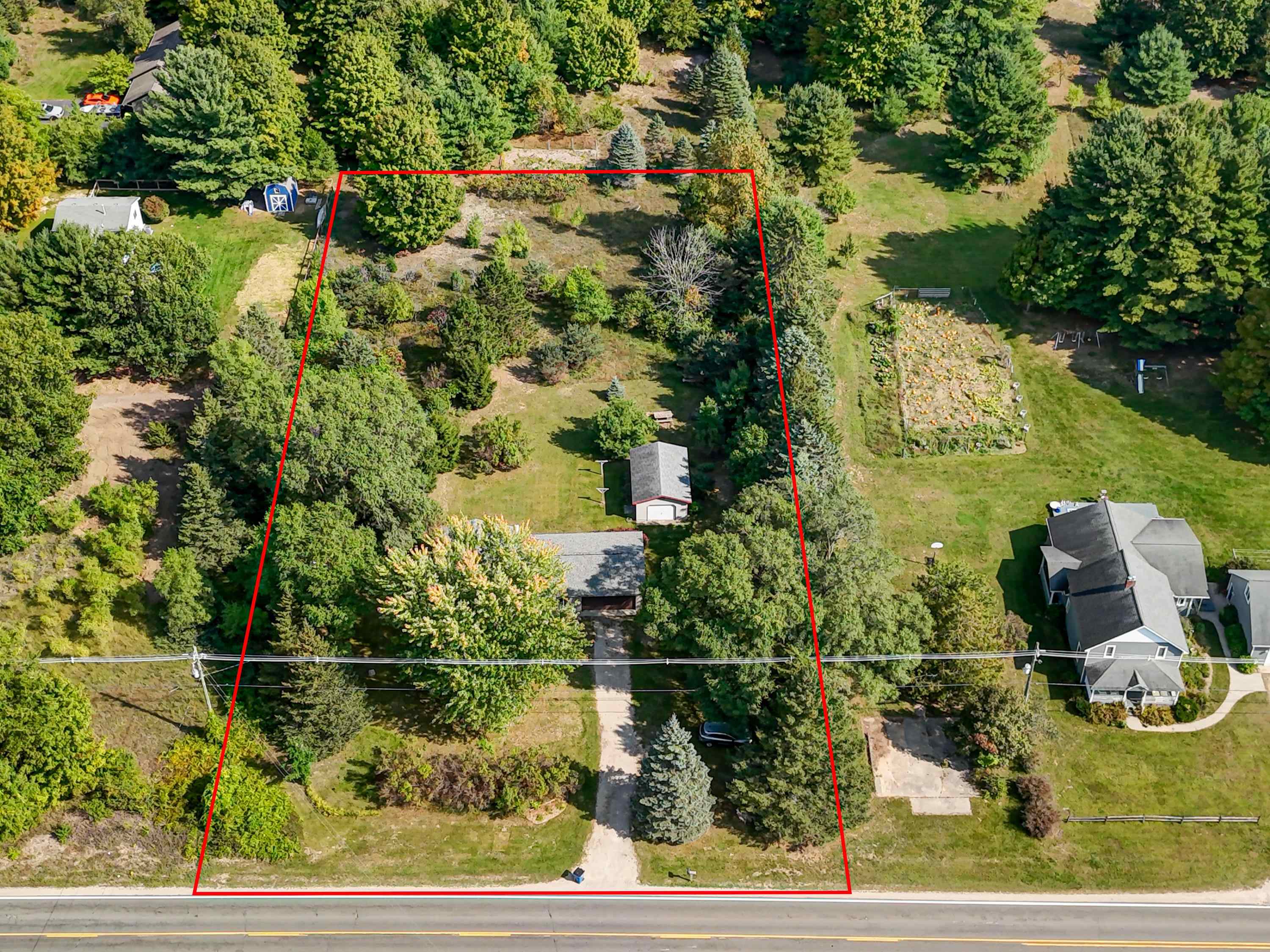 2450 West Long Lake Road Traverse City, MI 49685 - Photo 4 of 30 1938893-b4d302cb-4bd2-42c0-afec-bf38e74c29b7.JPG