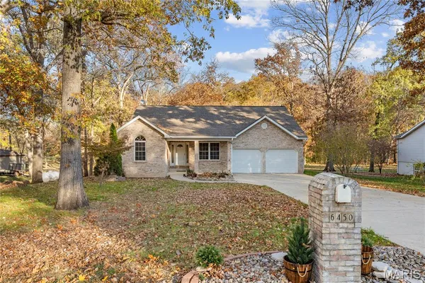 $645,000 | 6450 Timber Ln Drive, Mascoutah, IL 62258