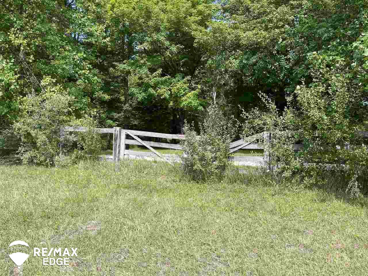 4289 Hollenbeck Road Columbiaville, MI 48421 - Photo 2 of 7