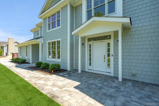 a view of entrance of the house