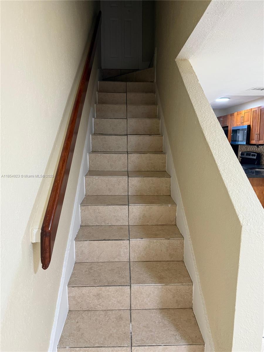 2310 West 60th Street, Unit 9G Hialeah, FL 33016 - Photo 2 of 15 a view of entryway