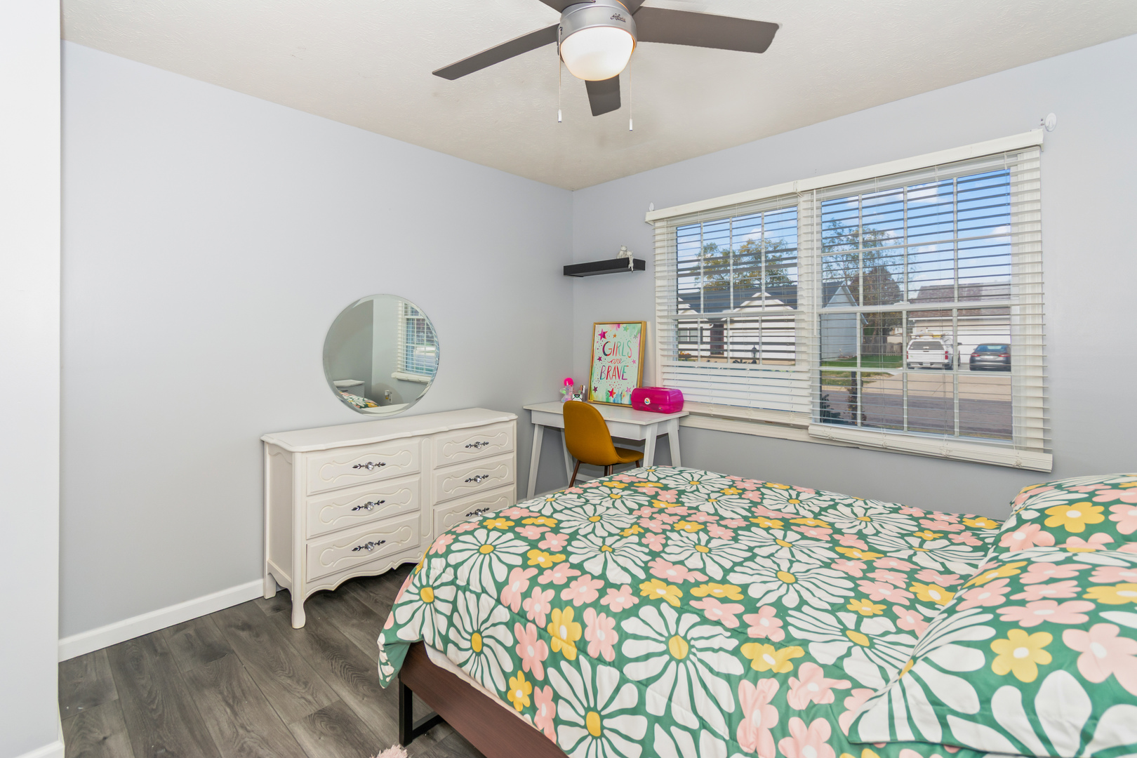 1914 Cobblestone Washington, IL 61571 - Photo 18 of 33 a bed room with a bed and a dresser