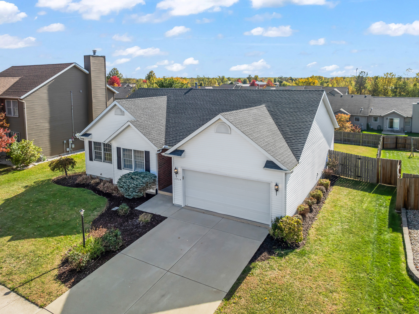 1914 Cobblestone Washington, IL 61571 - Photo 2 of 33 a view of a house with outdoor space