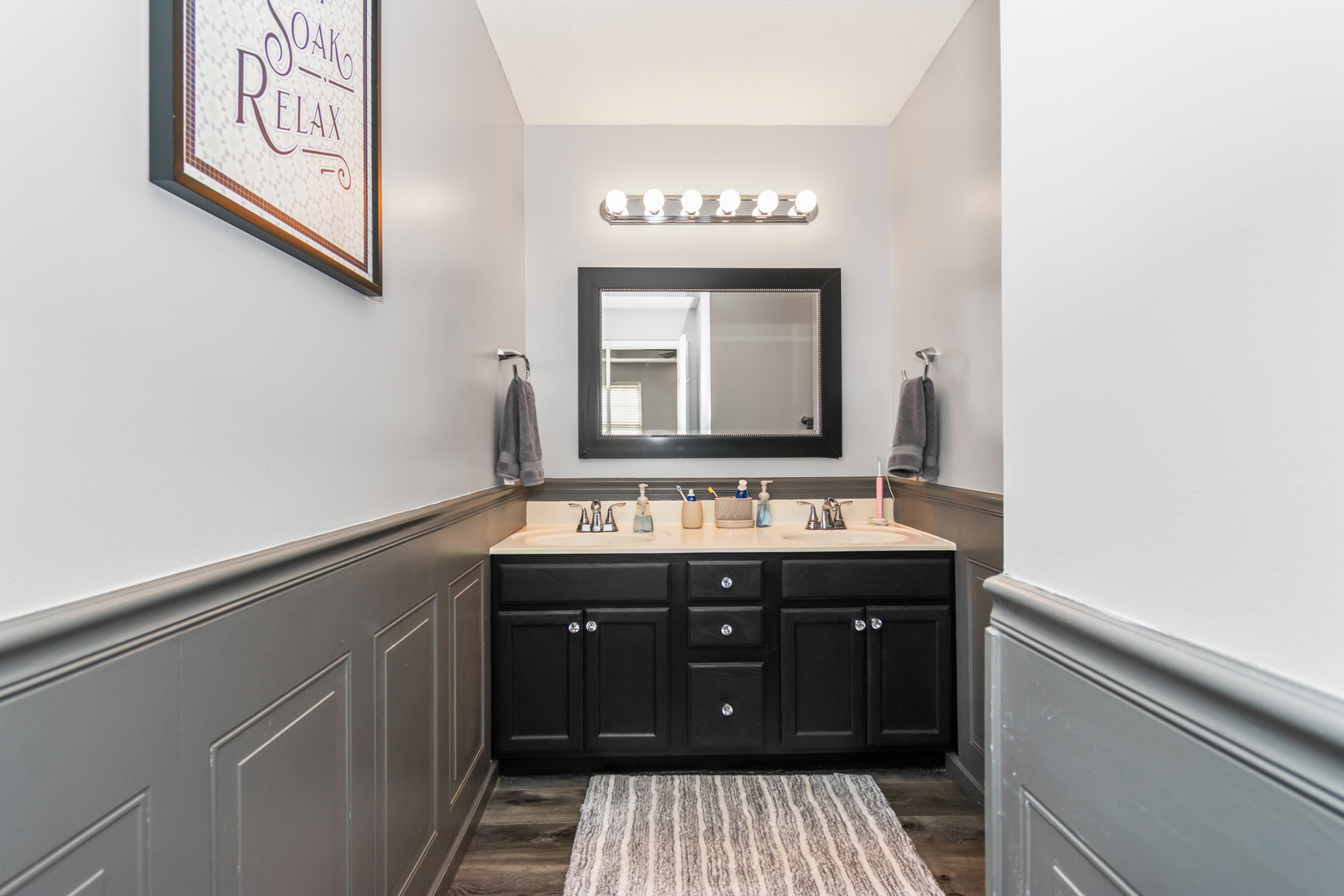 1914 Cobblestone Washington, IL 61571 - Photo 21 of 33 a bathroom with a sink and a mirror